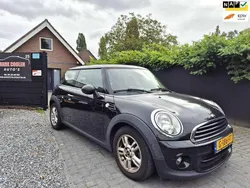 Zwart, metallic lak Gebruikt 2013 Mini ONE Chili Hatchback | € 3.499 (Super prijs)