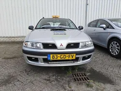 Grijs Gebruikt 2000 Mitsubishi Carisma Hatchback | € 1.050