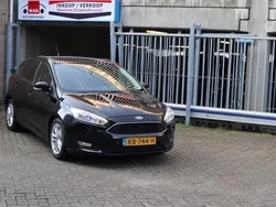 Zwart Gebruikt 2017 Ford Focus Hatchback | € 8.349 (Super prijs)