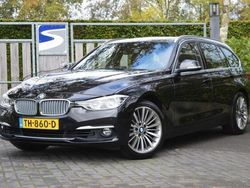 Zwart Gebruikt 2018 BMW 320 Luxury Line Stationwagen | € 21.400 (Eerlijke prijs)