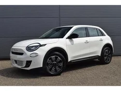Wit Nieuw 2025 Fiat 600E Urban SUV | € 32.950