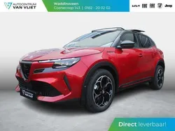 Brera red met zwart dak (181) Gebruikt 2024 Alfa Romeo Junior Edizione Speciale SUV | € 42.990