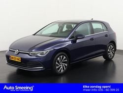 Atlantic blue metallic (h7h7) Gebruikt 2021 VW Golf VIII Style Hatchback | € 23.945 (Goede deal)