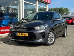 Grijs, metallic lak Gebruikt 2020 Kia Rio Hatchback | € 13.950 (Eerlijke prijs)