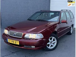 Rood, metallic lak Gebruikt 2000 Volvo V70 Stationwagen | € 1.395