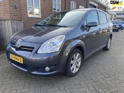 Grijs, metallic lak Gebruikt 2009 Toyota Verso Luna MPV | € 3.649 (Eerlijke prijs)