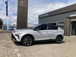 Grijs Gebruikt 2021 Hyundai Bayon Premium SUV | € 18.995 (Eerlijke prijs)