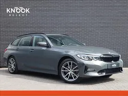 Grijs Gebruikt 2021 BMW 320 Executive Stationwagen | € 29.950 (Eerlijke prijs)
