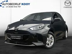 Zwart Nieuw 2025 Mazda 2 Center-Line Hatchback | € 26.440 (Eerlijke prijs)