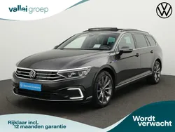 Grijs Gebruikt 2022 VW Passat Business Stationwagen | € 30.450 (Duur)