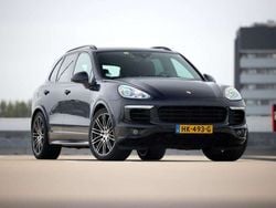 Blauw, metallic lak Gebruikt 2015 Porsche Cayenne SUV | € 25.350 (Eerlijke prijs)