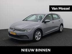 Grijs Gebruikt 2022 VW Golf VIII Life Hatchback | € 19.900 (Goede deal)