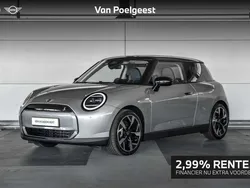 Grijs, metallic lak Gebruikt 2024 Mini Cooper SE Classic Hatchback | € 33.900