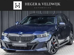 Blauw, metallic lak Gebruikt 2024 BMW 550 M Sport Stationwagen | € 98.900