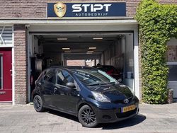 Zwart, metallic lak Gebruikt 2011 Toyota Aygo Hatchback | € 3.899 (Eerlijke prijs)