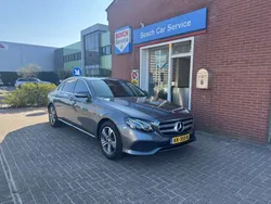 Grijs, metallic lak Gebruikt 2016 Mercedes E200 Sedan | € 24.999 (Super prijs)