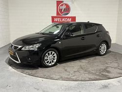 Zwart Gebruikt 2015 Lexus CT200h Hatchback | € 13.950 (Eerlijke prijs)