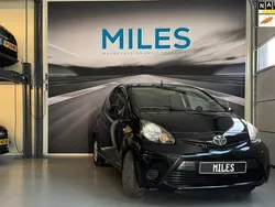 Zwart Gebruikt 2013 Toyota Aygo Hatchback | € 3.450 (Eerlijke prijs)