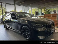 Zwart Nieuw 2024 BMW 550e M Sport Stationwagen | € 105.589 (Goede deal)