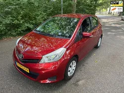 Rood Gebruikt 2014 Toyota Yaris Hatchback | € 4.950 (Eerlijke prijs)