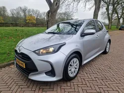 Grijs Gebruikt 2022 Toyota Yaris Comfort Hatchback | € 15.950 (Eerlijke prijs)