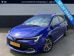 Blauw, metallic lak Gebruikt 2024 Toyota Corolla Stationwagen | € 31.400 (Iets duurder)