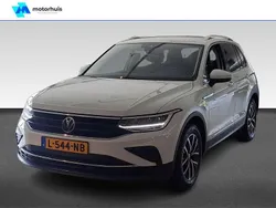 Wit, metallic lak Gebruikt 2021 VW Tiguan Business SUV | € 25.430 (Super prijs)