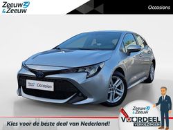 Precious silver metallic (grijs metallic) Gebruikt 2022 Toyota Corolla Comfort Hatchback | € 18.940 (Eerlijke prijs)