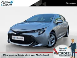 Precious silver metallic (grijs metallic) Gebruikt 2022 Toyota Corolla Comfort Hatchback | € 19.940 (Eerlijke prijs)