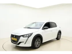 Wit Gebruikt 2023 Peugeot e-208 Style Hatchback | € 25.645 (Iets duurder)