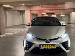 Grijs (metallic) Gebruikt 2017 Toyota Mirai Executive Sedan | € 15.900