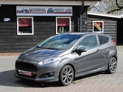 Grijs Gebruikt 2017 Ford Fiesta ST-Line Hatchback | € 9.749 (Eerlijke prijs)