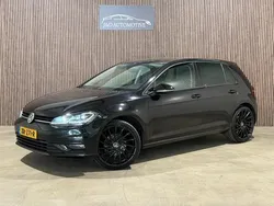 Zwart, metallic lak Gebruikt 2017 VW Golf VII Highline Hatchback | € 17.900 (Eerlijke prijs)