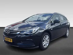 Zwart Gebruikt 2017 Opel Astra Edition Stationwagen | € 9.930 (Goede deal)