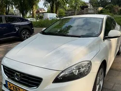 Wit Gebruikt 2014 Volvo V40 Momentum Stationwagen | € 9.500 (Eerlijke prijs)
