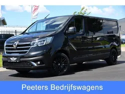 Zwart Nieuw 2024 Renault Trafic Black Edition Van | € 29.995 (Goede deal)