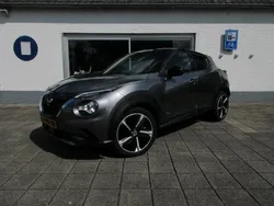 Grijs, metallic lak Gebruikt 2024 Nissan Juke Pack SUV | € 28.195 (Eerlijke prijs)