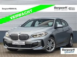 Grijs, metallic lak Gebruikt 2024 BMW 118 M Sport Hatchback | € 33.875 (Eerlijke prijs)
