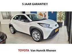 Wit Gebruikt 2022 Toyota Aygo Play Hatchback | € 14.750 (Eerlijke prijs)