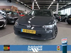 Grijs Gebruikt 2021 VW Golf VIII Life Hatchback | € 21.450 (Eerlijke prijs)