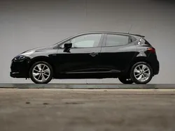 Zwart Gebruikt 2017 Renault Clio IV Intens Hatchback | € 9.745 (Eerlijke prijs)