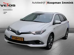 Wit Gebruikt 2020 Toyota Auris Executive Stationwagen | € 12.950 (Super prijs)