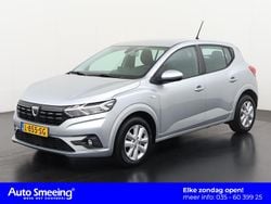 Grijs Gebruikt 2021 Dacia Sandero Essentiel Hatchback | € 12.690 (Eerlijke prijs)
