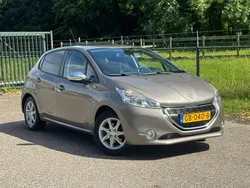 Grijs Gebruikt 2015 Peugeot 208 Style Hatchback | € 5.950 (Eerlijke prijs)