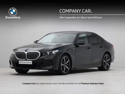 Saphirschwarz metallic (donker zwart metallic) Gebruikt 2024 BMW 530e Comfort Edition Sedan | € 56.950 (Iets duurder)