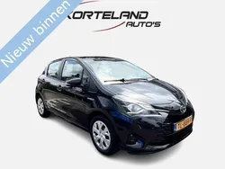 Zwart Gebruikt 2018 Toyota Yaris Active Hatchback | € 13.950 (Eerlijke prijs)
