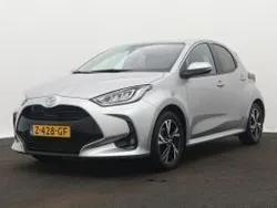 Grijs metallic Gebruikt 2024 Toyota Yaris Edition Hatchback | € 23.945 (Eerlijke prijs)