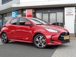 Rood Gebruikt 2024 Toyota Yaris Hybrid Limited Hatchback | € 24.950 (Eerlijke prijs)