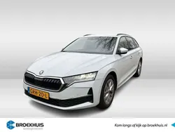 Wit, metallic lak Gebruikt 2024 Skoda Octavia Business Line Stationwagen | € 33.900 (Iets duurder)
