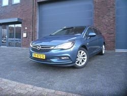 Blauw (metallic) Gebruikt 2017 Opel Astra Innovation Stationwagen | € 8.900 (Goede deal)
